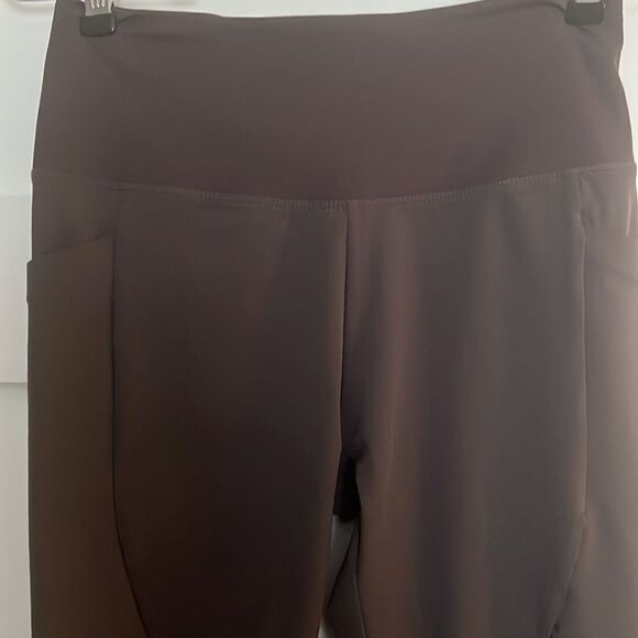 Athleta Quest Hybrid Tights. Pockets on both sides. Zipper in the back. 30 - Picture 2 of 8